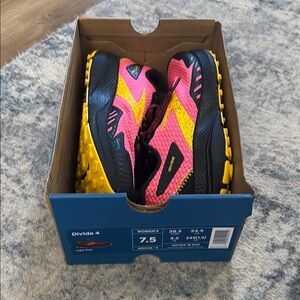 WOMEN'S BROOKS 120394 609 DIVIDE 4 L. TRAIL DIVA PINK/BLACK SHOES SZ 7.5